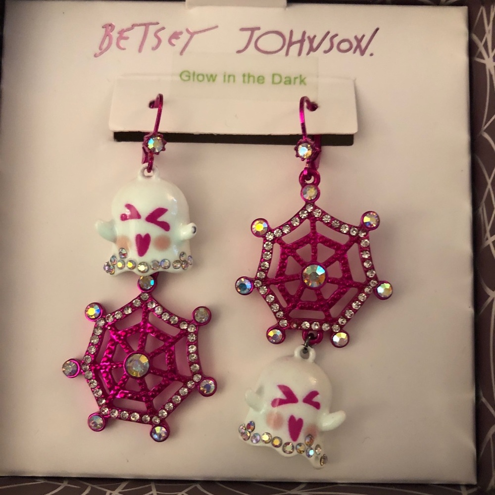 Betsey Johnson Fuchsia Tone Ghost & Spider Web Mismatch Drop Earrings NIB